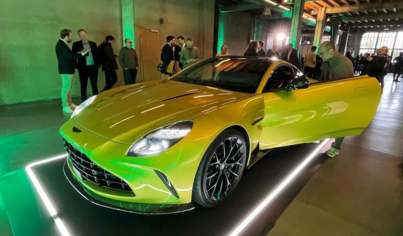 Nuova Aston Martin Vantage 2024, 665 CV firmato AMG e look mozzafiato [Video]