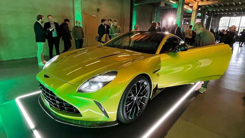 Nuova Aston Martin Vantage 2024, 665 CV firmato AMG e look mozzafiato [Video]