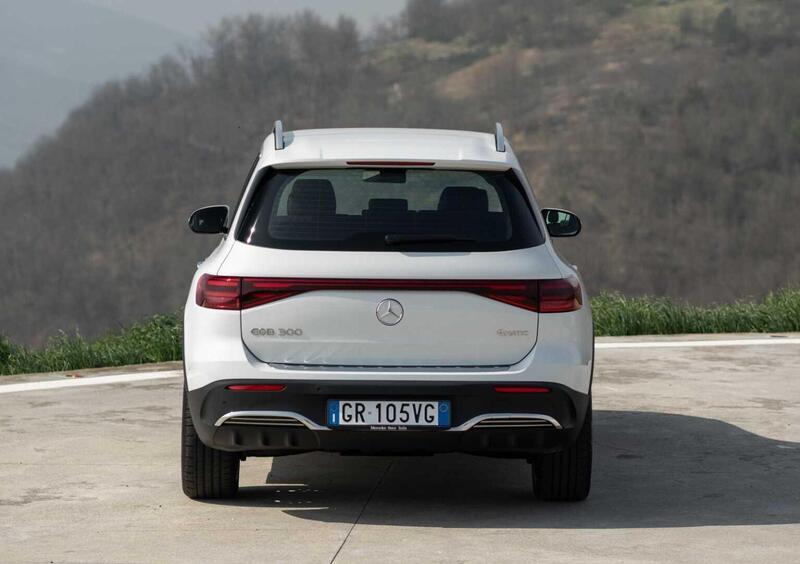 Mercedes-Benz EQB (2021-->>) (5)