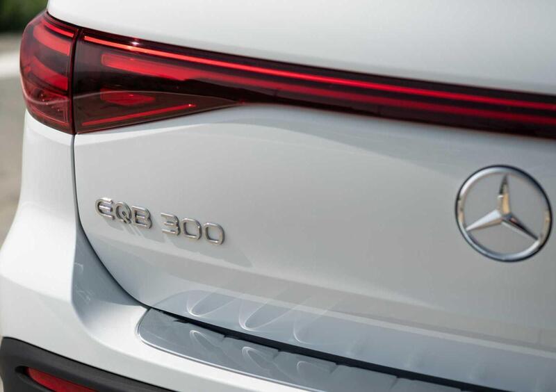 Mercedes-Benz EQB (2021-->>) (18)