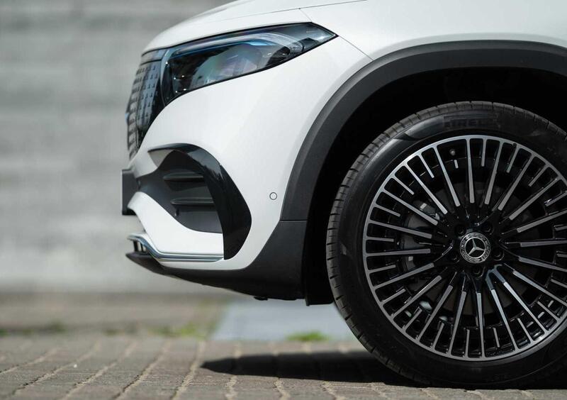 Mercedes-Benz EQB (15)