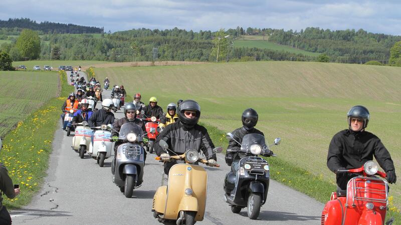 Vespa World Days 2024: quattro giorni di festa a Pontedera (Pisa), attesi migliaia di vespisti, tutto quello che c&#039;&egrave; da sapere