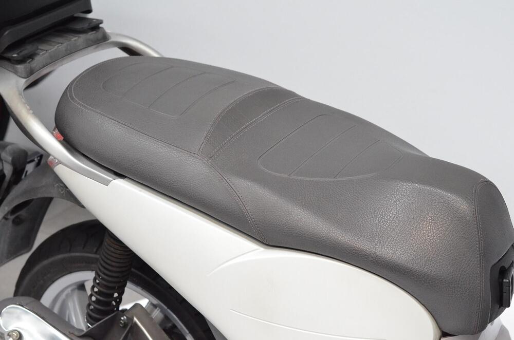 Aprilia Scarabeo 200 (2007 - 11) (5)