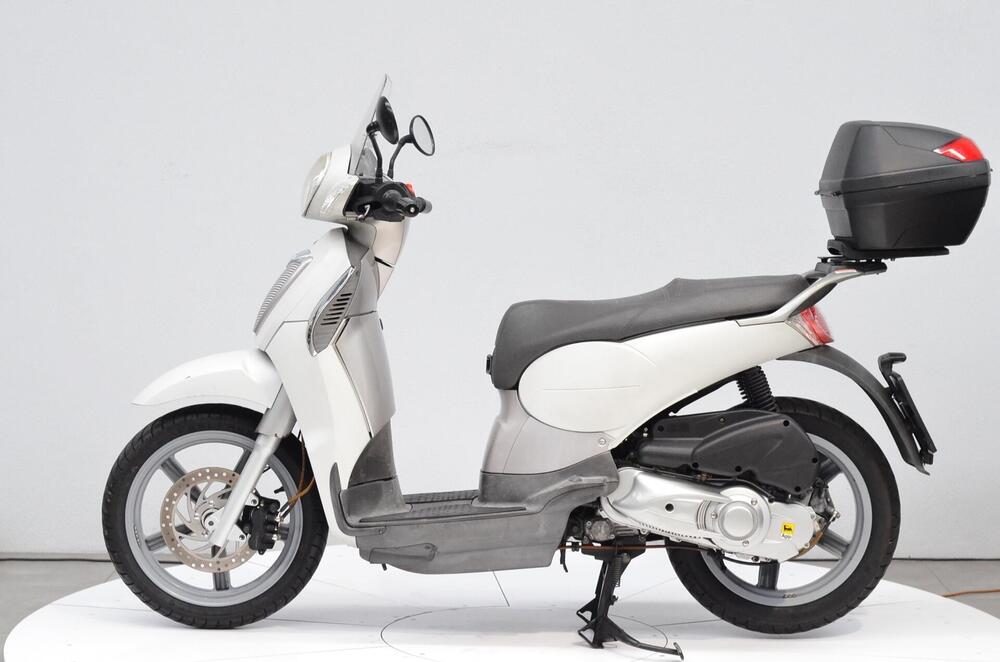 Aprilia Scarabeo 200 (2007 - 11) (11)