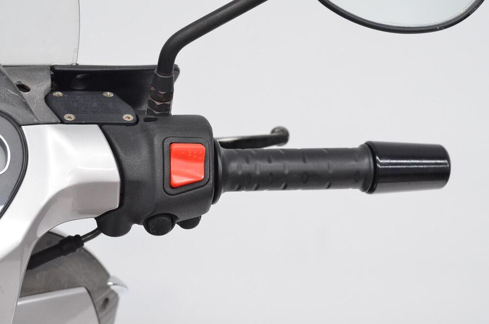 Aprilia Scarabeo 200 (2007 - 11) (18)