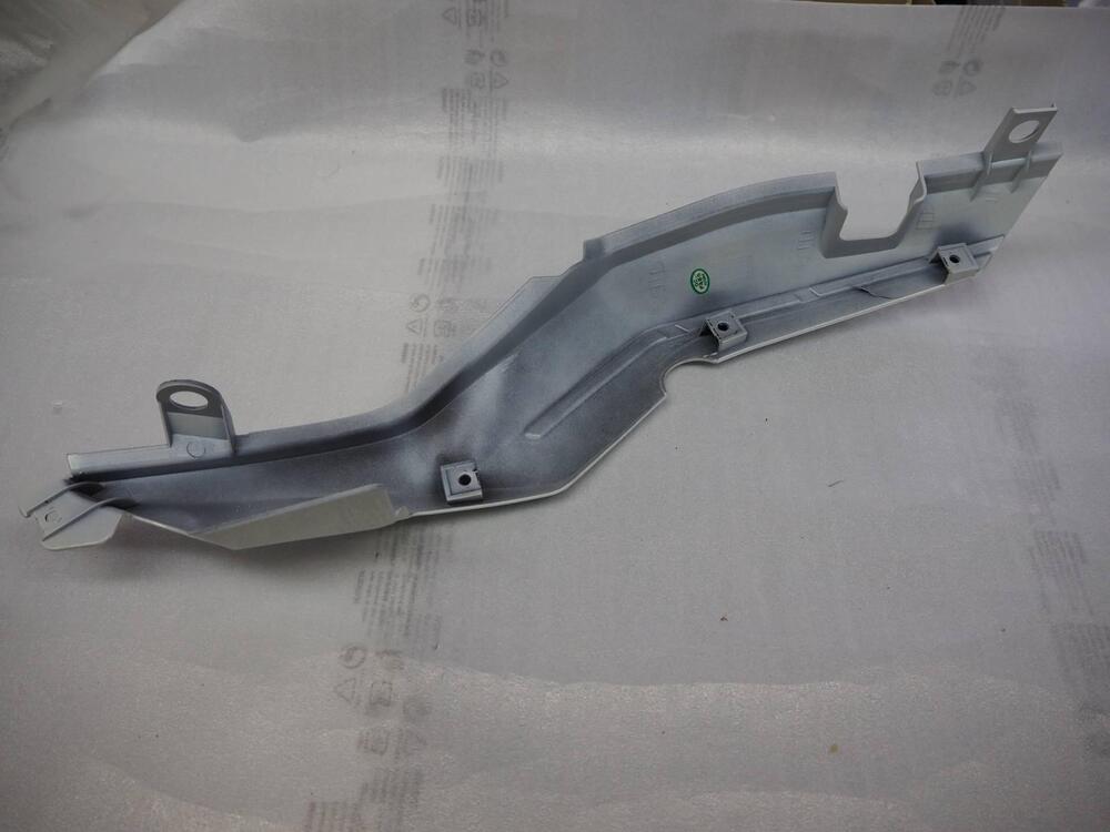 Fianchetto posteriore destro bianco TRK 502 cod. 6 Benelli (4)