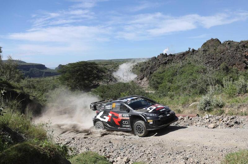 WRC24 Kenya D2. Rovanpera vola sul Safari, Neuville iper sfortunato