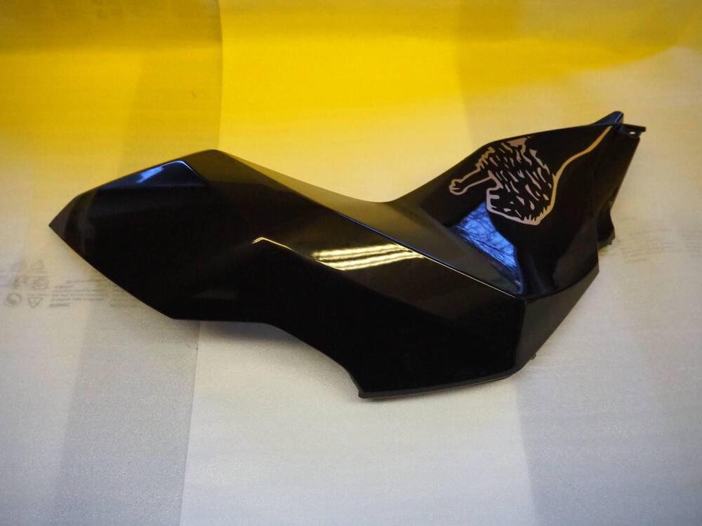 Calotta serbatoio destra grigia TNT 125 cod. 50016 Benelli (2)