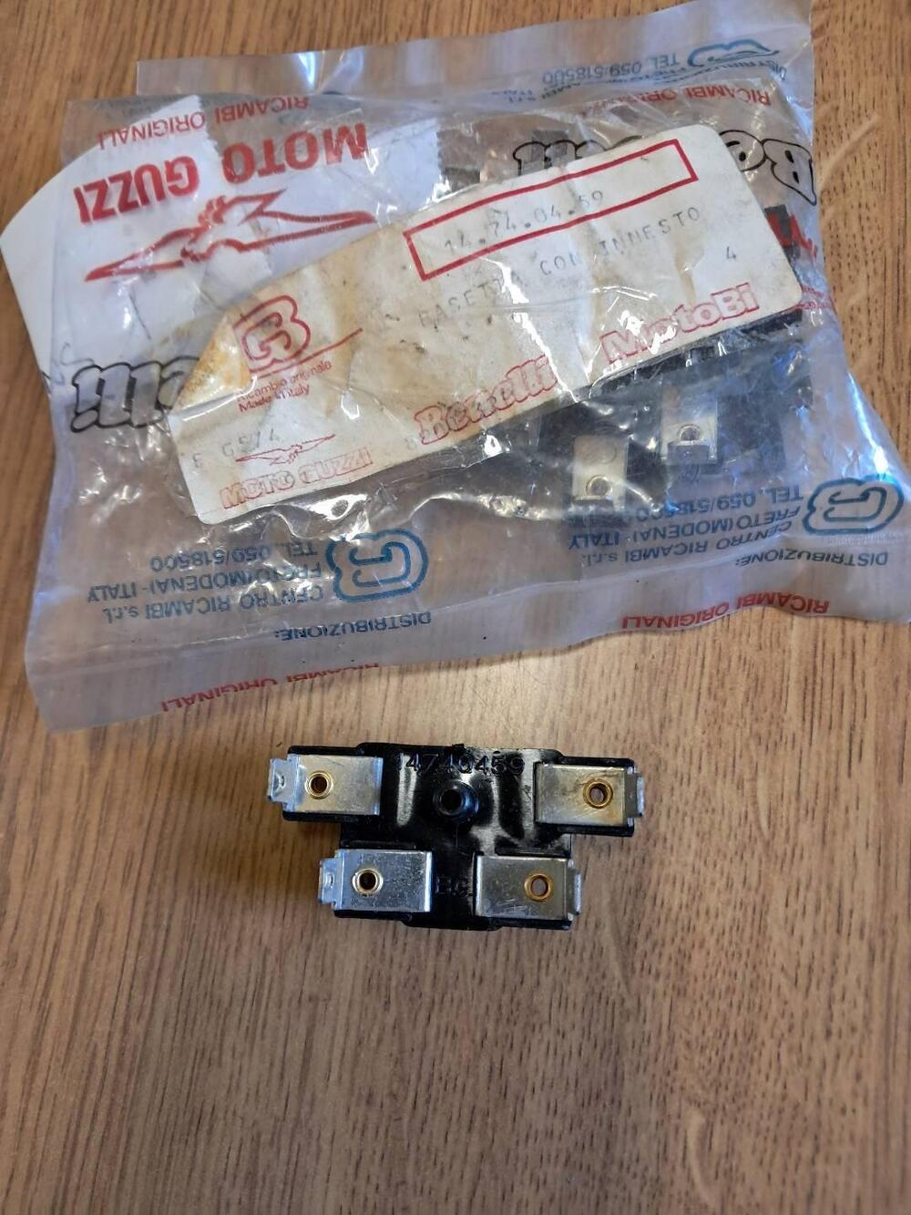 basetta per fanale anteriore LEMANS I GU14740459 Moto Guzzi