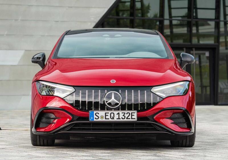 Mercedes-Benz EQE (2022-->>) (3)