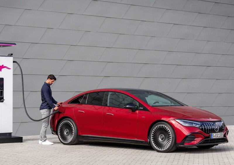 Mercedes-Benz EQE (2022-->>) (8)