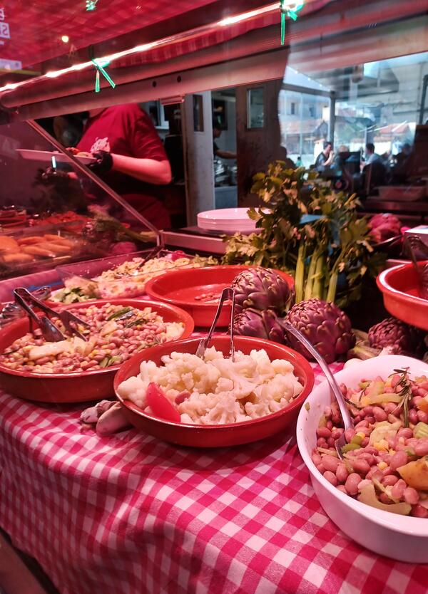 Siamo andati a mangiare carbonara e amatriciana alla Fraschetta di Fiumicino, dove il men&ugrave; a buffet costa meno di 10 euro. Ma ne vale la pena?