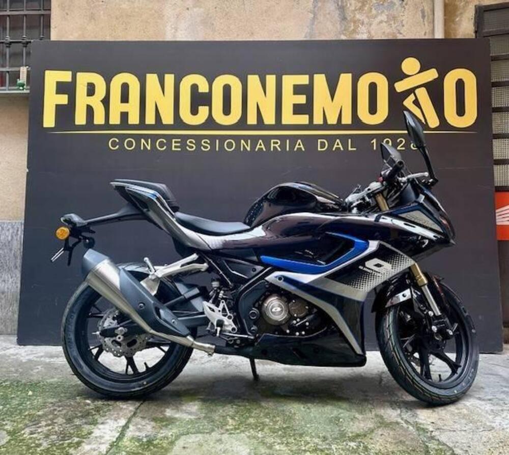 QJ Motor SRK 125 R (2025) (2)