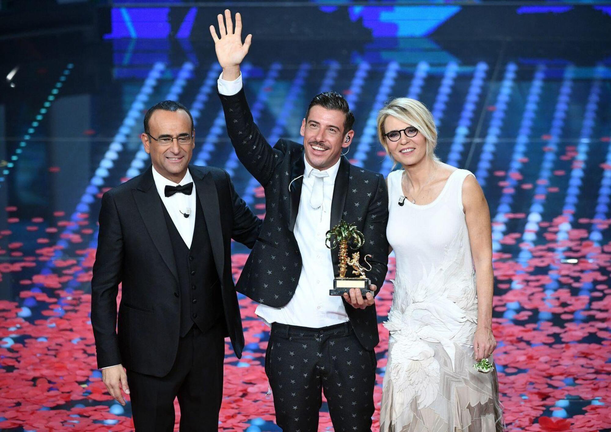 Carlo Conti a Sanremo 2017, con Francesco Gabbani e Maria De Filippi