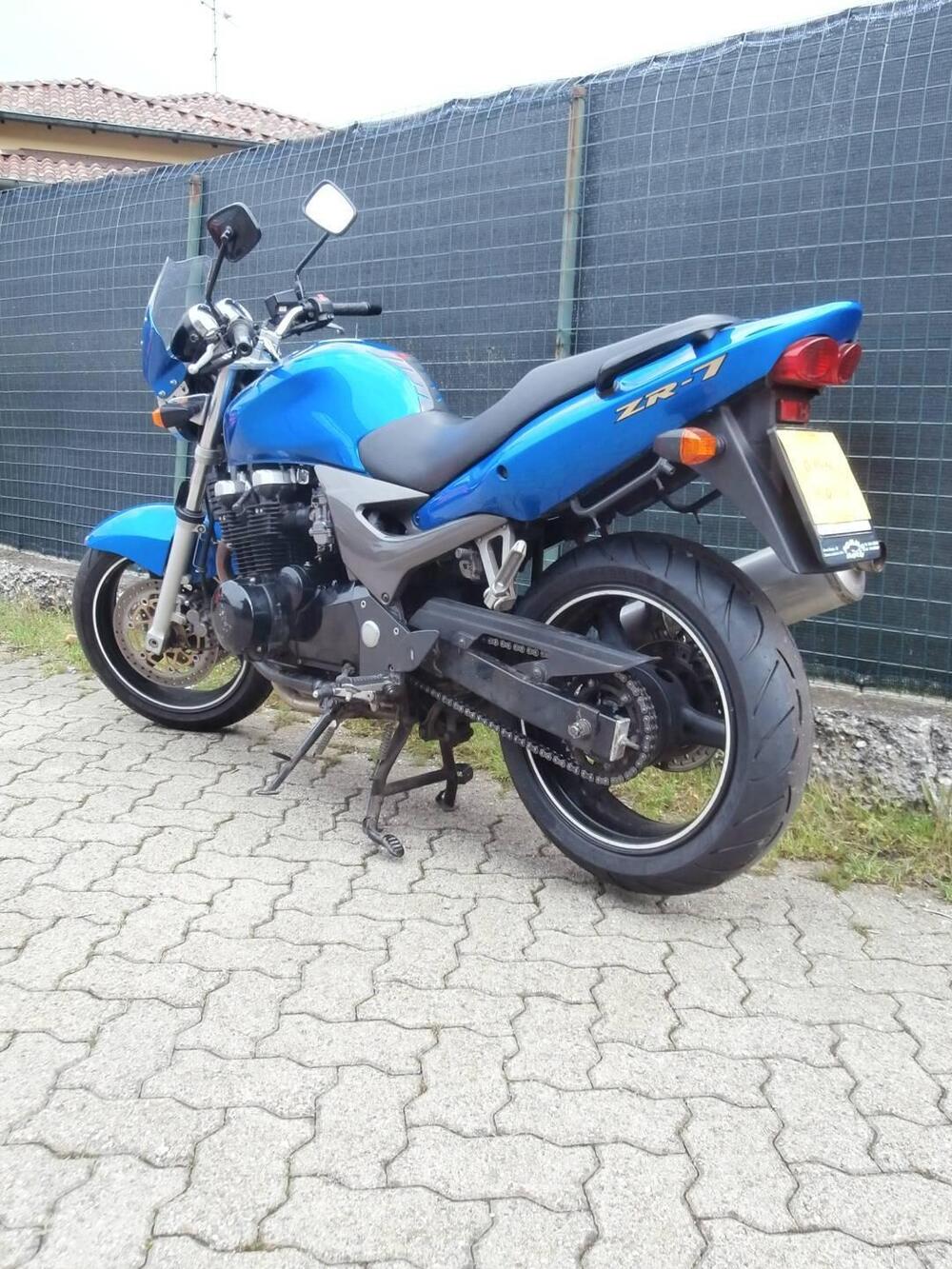 Kawasaki ZR-7 (2001 - 04) (2)