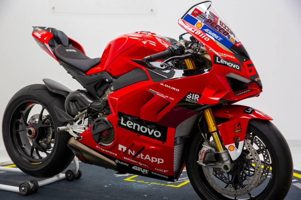 Ducati Panigale V4 Bagnaia 2022 World Champion Replica (2023) (2)