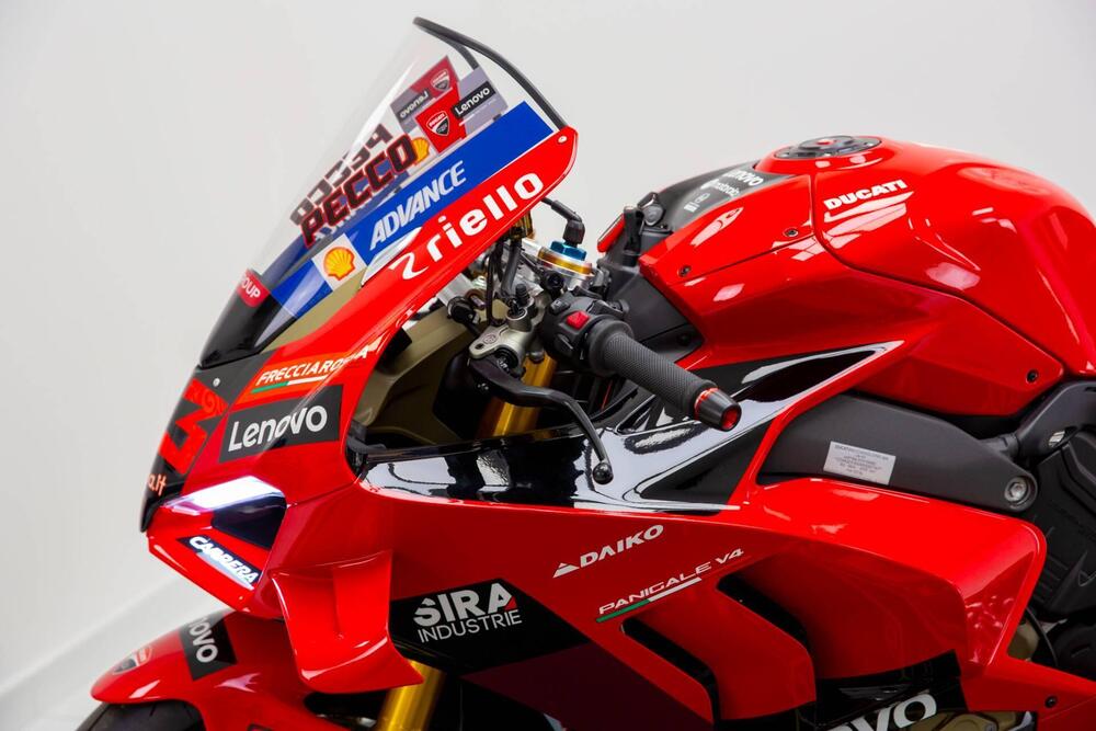 Ducati Panigale V4 Bagnaia 2022 World Champion Replica (2023) (10)