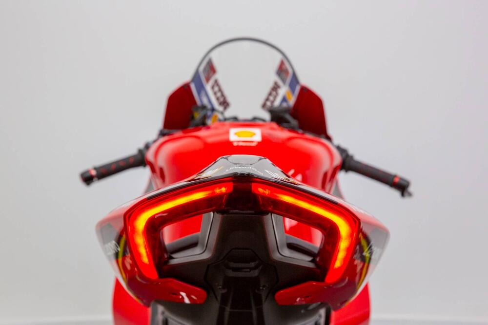 Ducati Panigale V4 Bagnaia 2022 World Champion Replica (2023) (17)