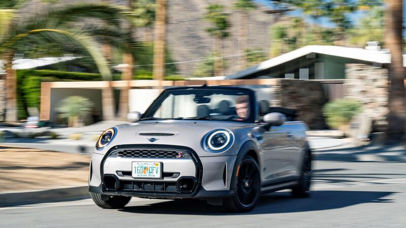 MINI Cooper S Convertible: Il Piacere di Guidare a Palm Springs