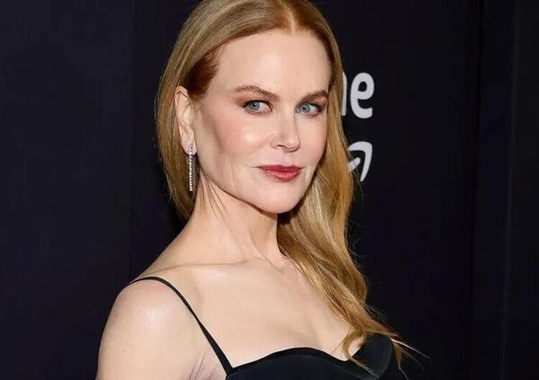 Ma che ci fa Nicole Kidman a casa di Flavio Briatore? E cosa sono quei segni sulle braccia?