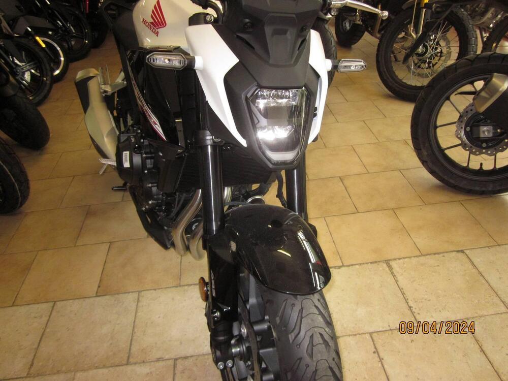 Honda CB 500 Hornet (2024 - 25) (3)