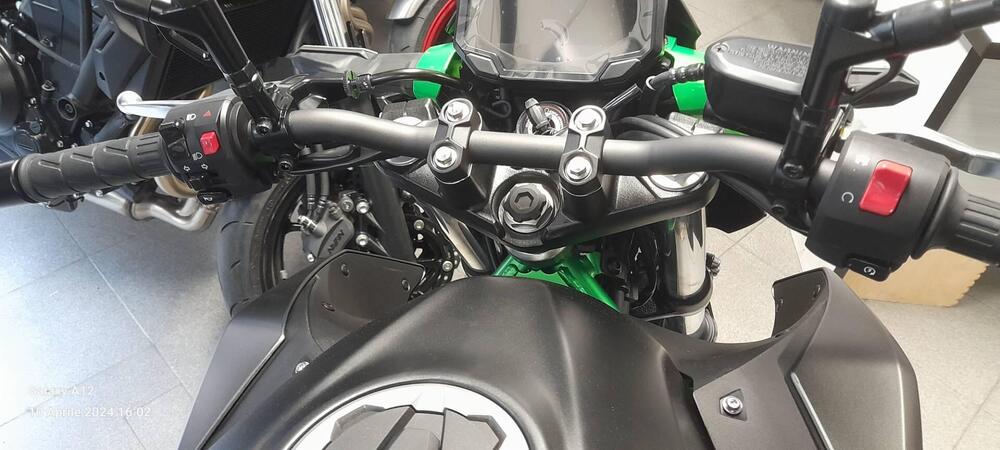 Kawasaki Z 500 SE (2024 - 26) (4)