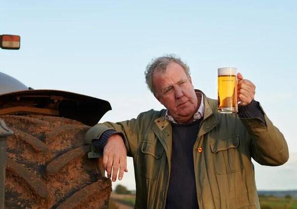 Jeremy Clarkson, da Top Gear a Top Beer, via fattoria? Ecco l&rsquo;ultima: che farm al pub...