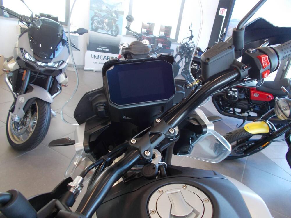 Moto Guzzi V85 TT Travel (2024 - 26) (7)