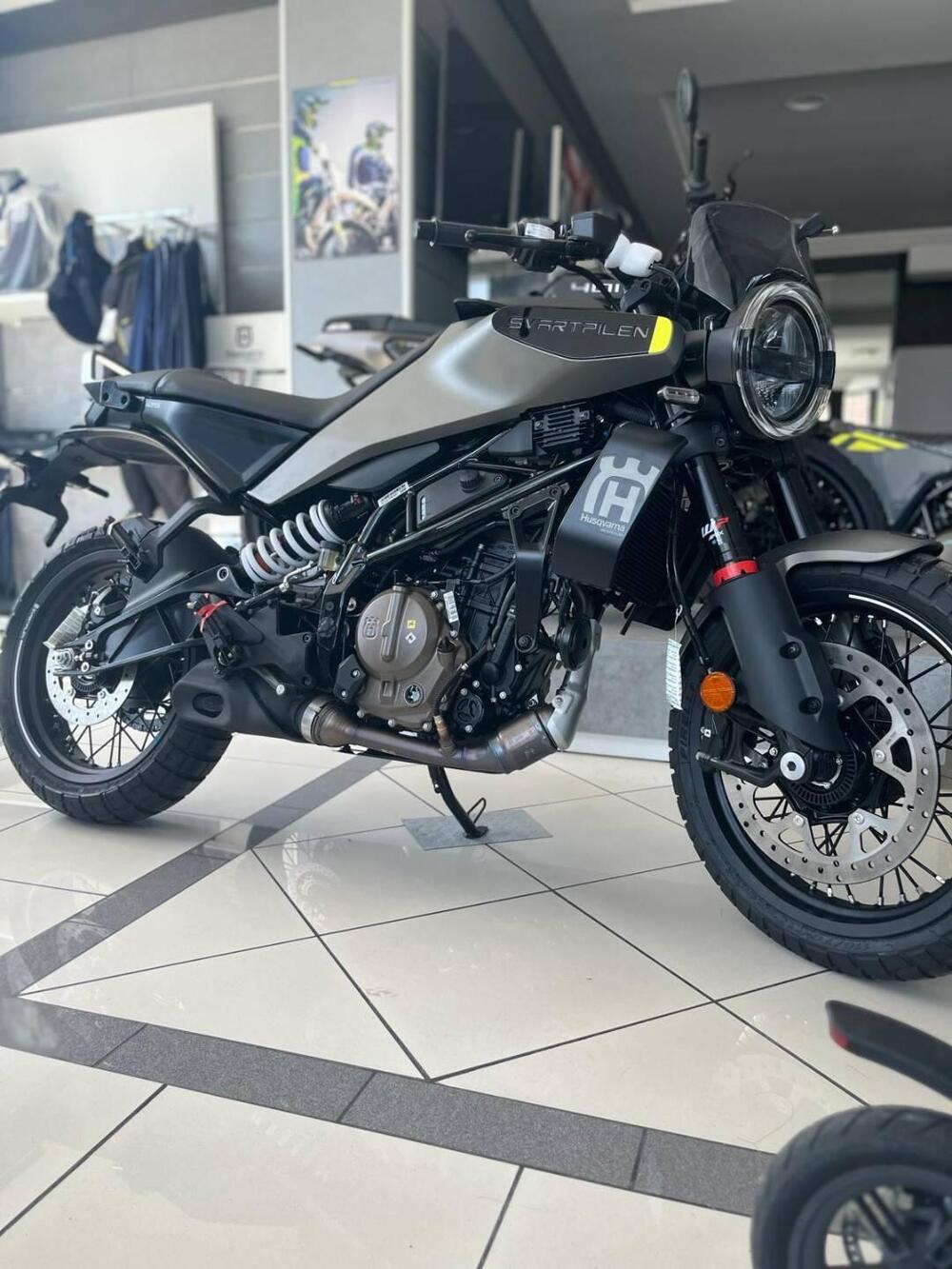 Husqvarna Svartpilen 125 (2024 - 25) (3)