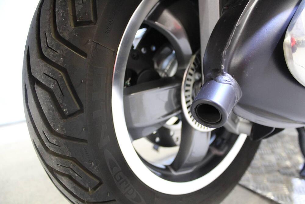 Vespa GTS 300 Supertech hpe 75th (2021) (4)