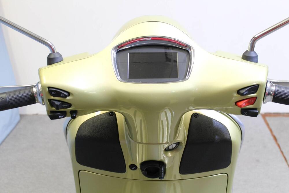 Vespa GTS 300 Supertech hpe 75th (2021) (8)