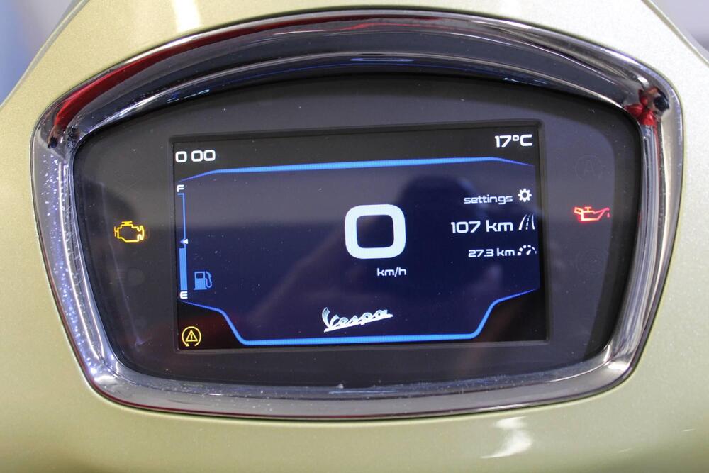 Vespa GTS 300 Supertech hpe 75th (2021) (3)