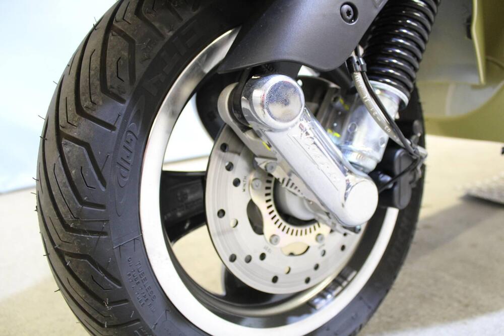Vespa GTS 300 Supertech hpe 75th (2021) (13)