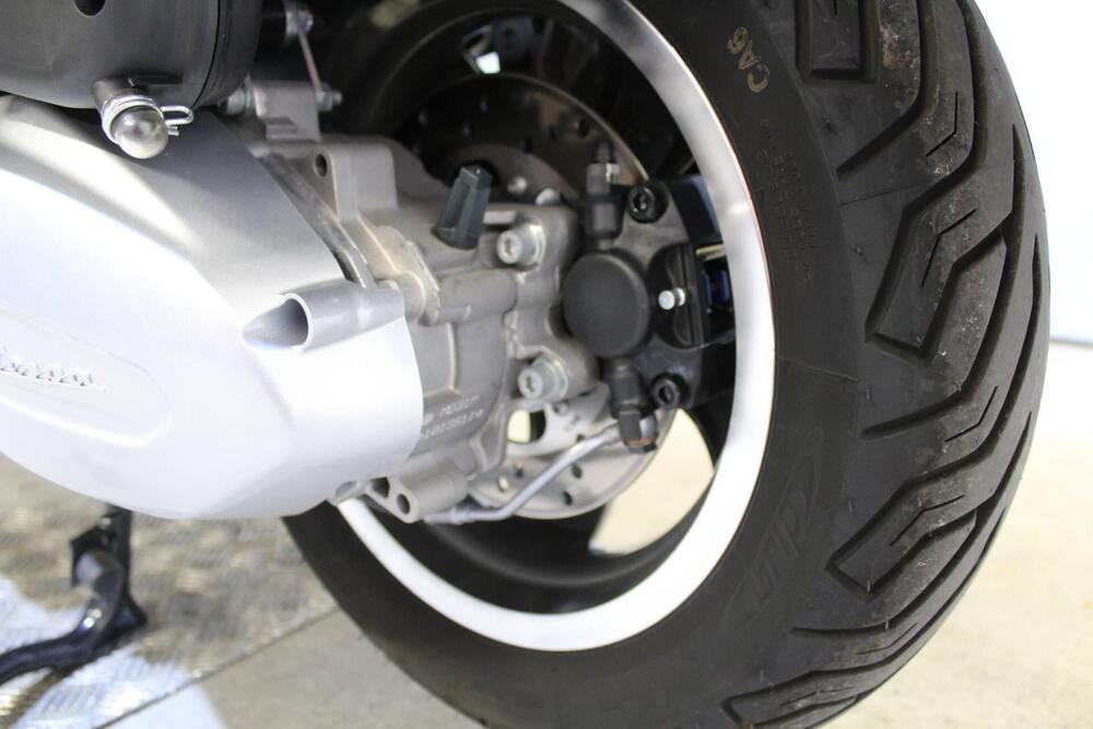 Vespa GTS 300 Supertech hpe 75th (2021) (14)