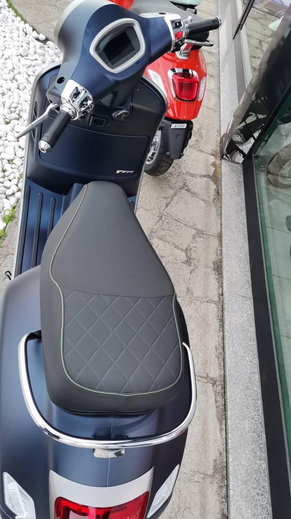 Vespa GTS 300 Super Tech (2023 - 24) (3)