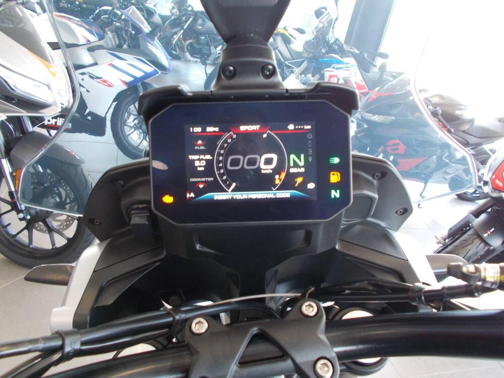 Moto Guzzi V85 Strada (2024 - 26) (8)