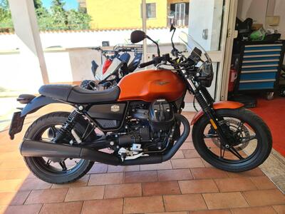 Moto Guzzi V7 Stone (2021 - 24) usata