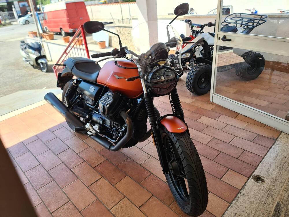 Moto Guzzi V7 Stone (2021 - 24) (2)