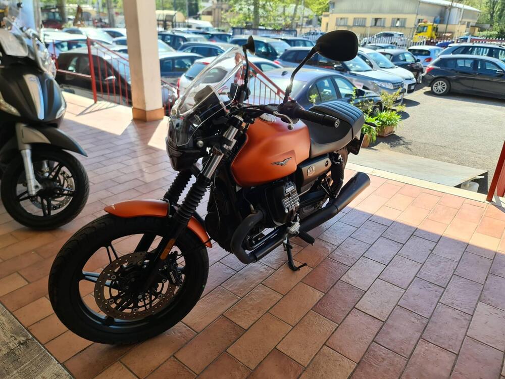 Moto Guzzi V7 Stone (2021 - 24) (3)