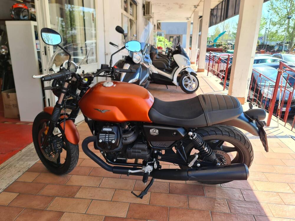 Moto Guzzi V7 Stone (2021 - 24) (4)