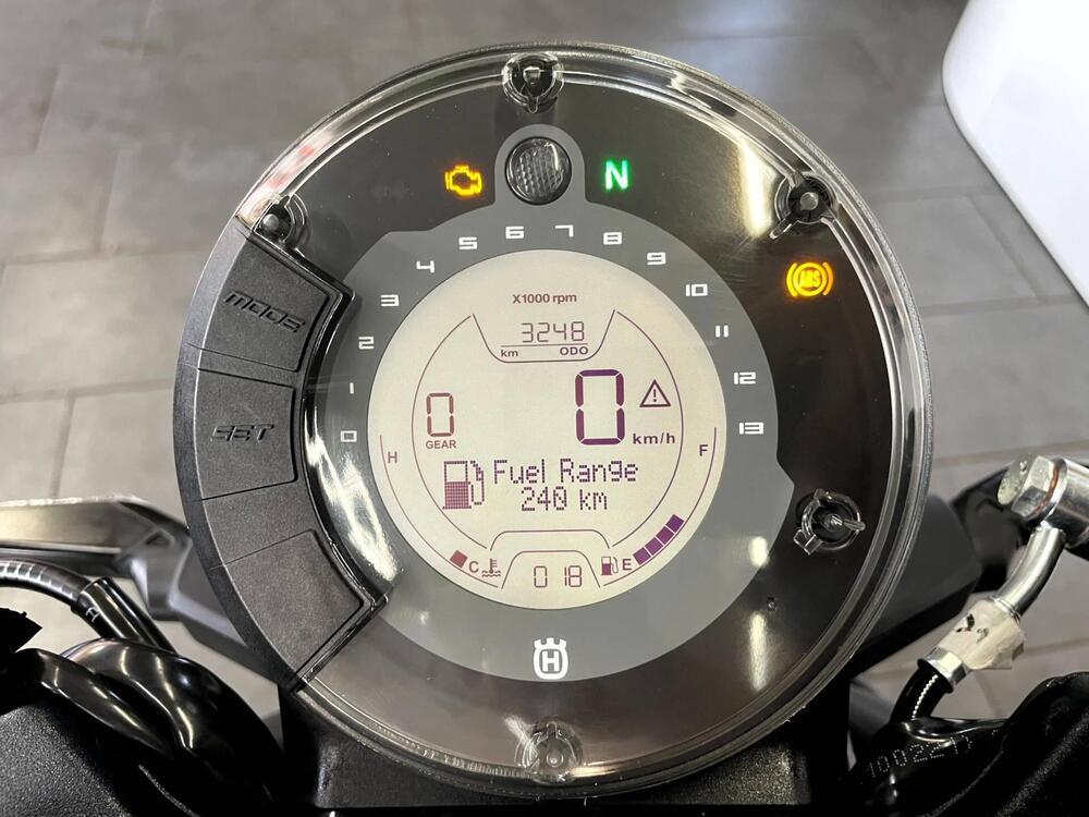 Husqvarna Vitpilen 401 (2021 - 23) (7)