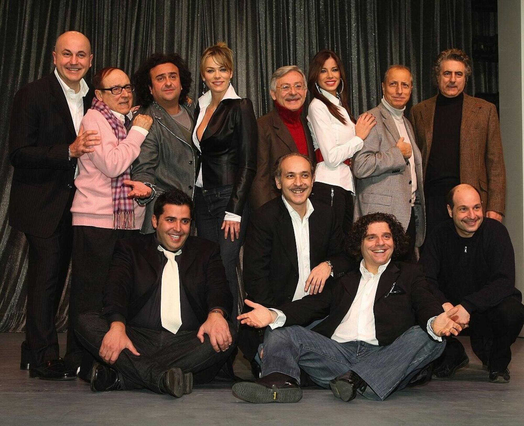Leo Gullotta con il cast del Bagaglino, al fianco di Hoara Borselli