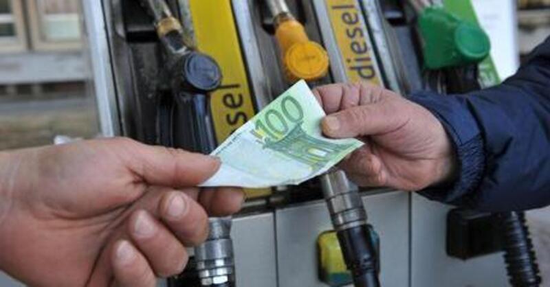 Prezzi benzina e gasolio: non vi fate fregare, quattro consigli