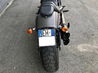 Portatarga posteriore nero con luce targa per Soft Mcj