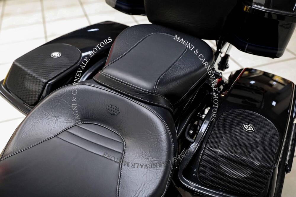 Harley-Davidson 1800 Road Glide Custom (2013) - FLTRXSE (16)