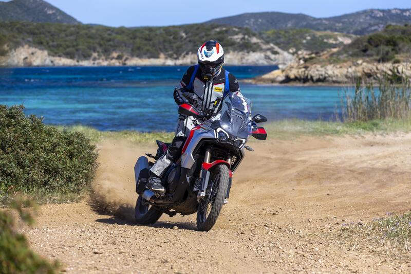 MV Agusta Enduro Veloce TEST: pregi e difetti della prima maxi enduro della Casa italiana [VIDEO e GALLERY]