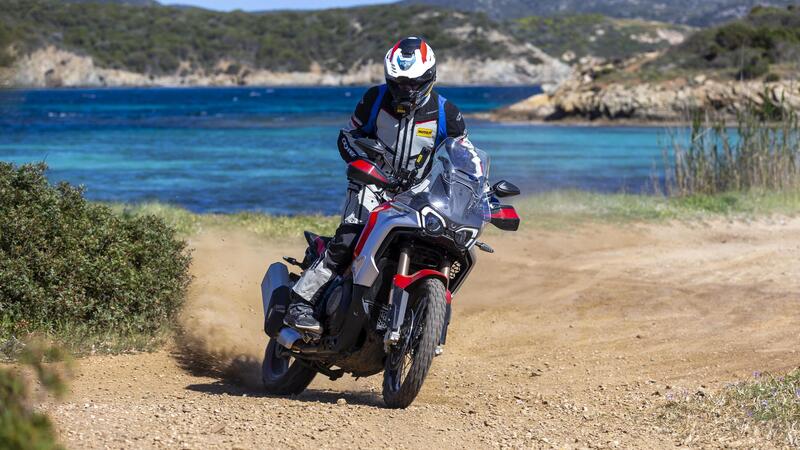 MV Agusta Enduro Veloce TEST: pregi e difetti della prima maxi enduro della Casa italiana [VIDEO e GALLERY]