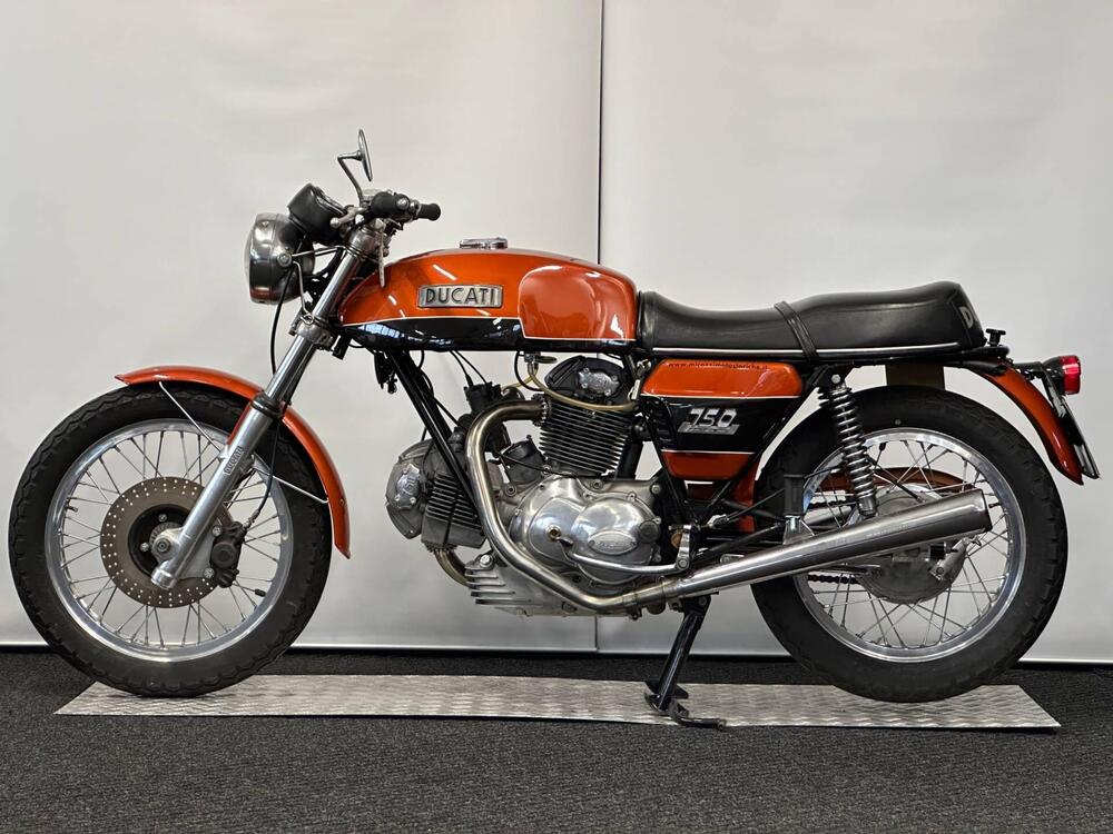 Ducati 750 GT (2)