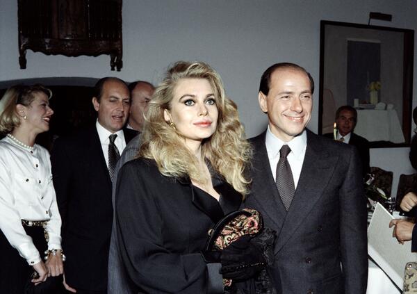 Il giovane Berlusconi era il diavolo? S&igrave;, ma seducente. Ecco la sua The Wolf of Cologno Monzese