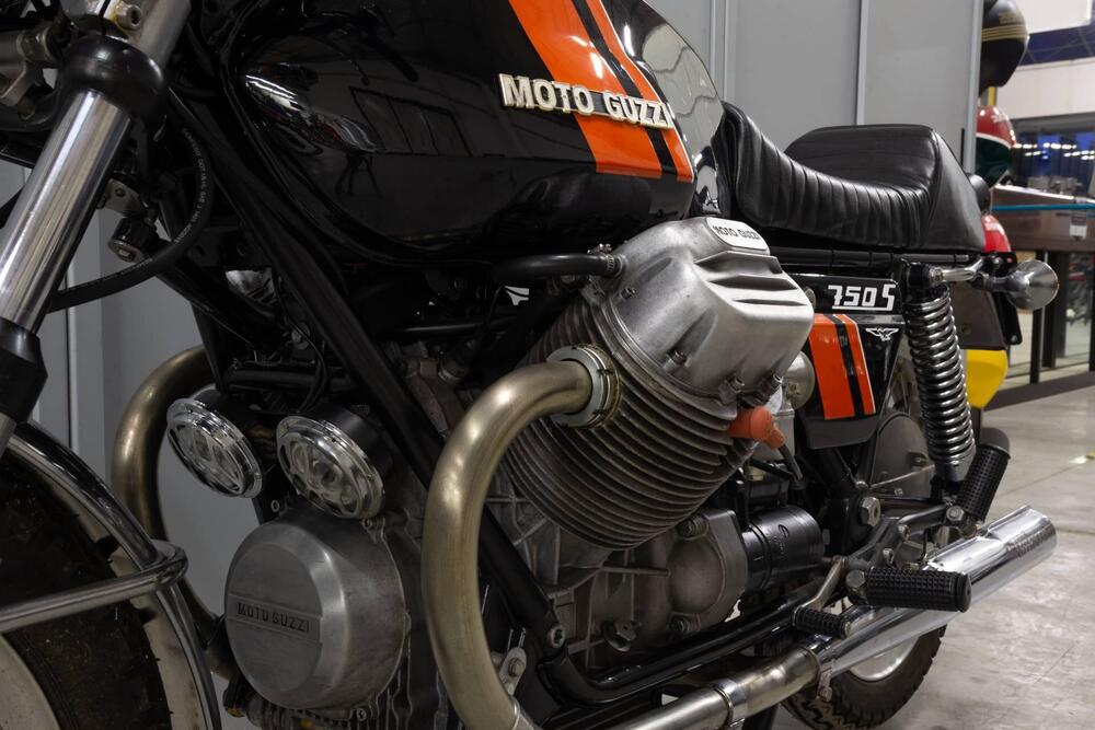 Moto Guzzi V 750 S (4)